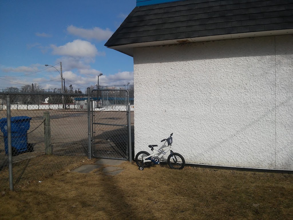 Varsity View Community Centre (NOT SPORTSPLEX) | 315 Laxdal Rd, Winnipeg, MB R3R 0W3, Canada | Phone: (204) 889-1404