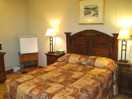 Motel Clair-Mont | 1591 Rue Principale E, Sainte-Agathe-des-Monts, QC J8C 1M1, Canada | Phone: (819) 326-1444