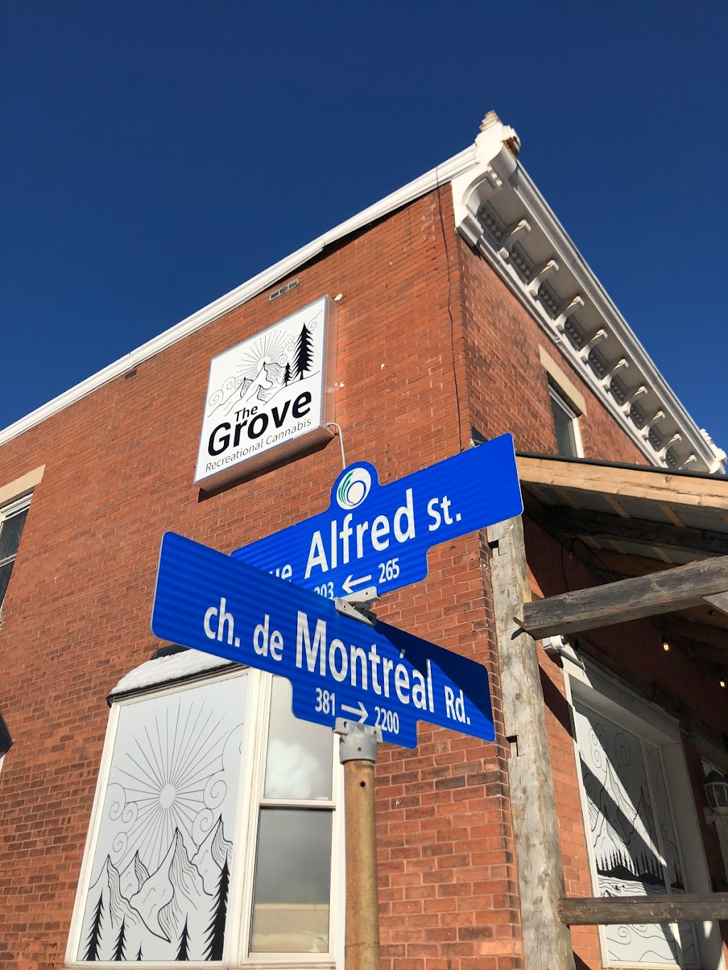 The Grove | 381 Montréal Rd, Ottawa, ON K1L 6A8, Canada | Phone: (613) 745-9333