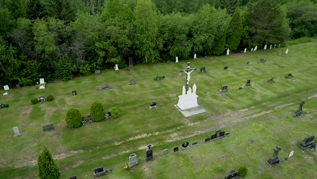 Cimetière Saint-Jean-Vianney | Chem. Shipshaw S, Saguenay, QC G0V, Canada | Phone: (418) 672-4742