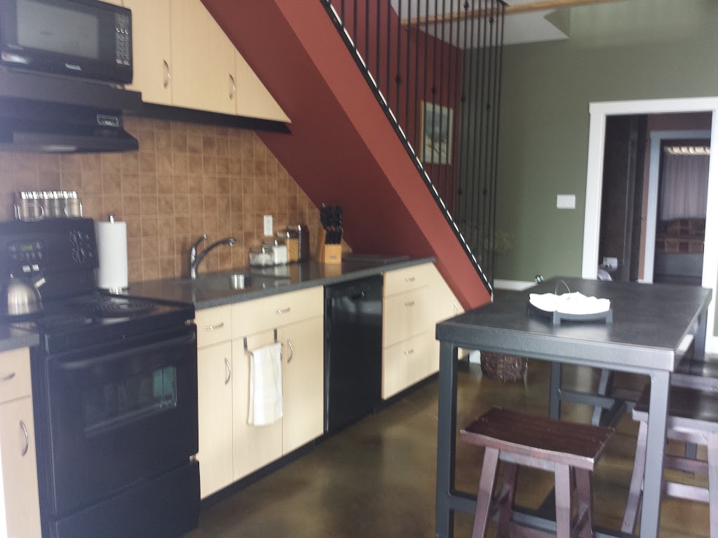 Crooked Tree Guest Suites | 1278 Spiller Rd, Penticton, BC V2A 8T3, Canada | Phone: (250) 490-8022