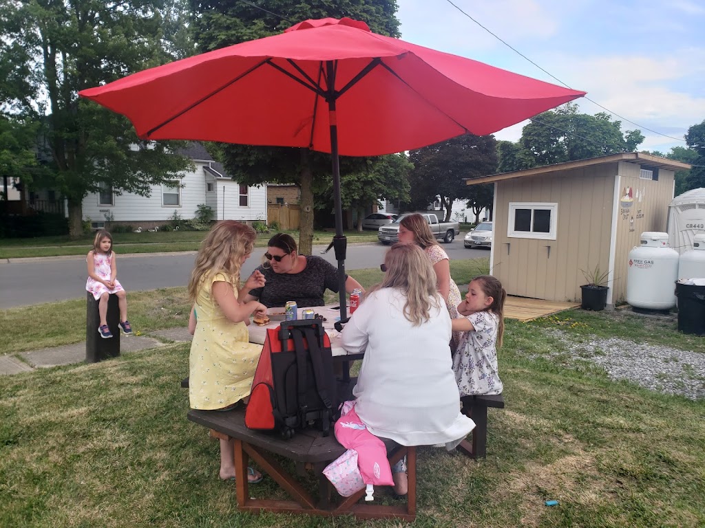 PL8 OF FRIES | 526 Ontario Rd, Welland, ON L3B, Canada | Phone: (289) 821-2166