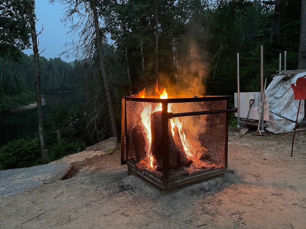 Chalet le Couvreur des Bois 2 | 500 Rue Dominique, Saint-Alexis-des-Monts, QC J0K 1V0, Canada | Phone: (819) 470-0586