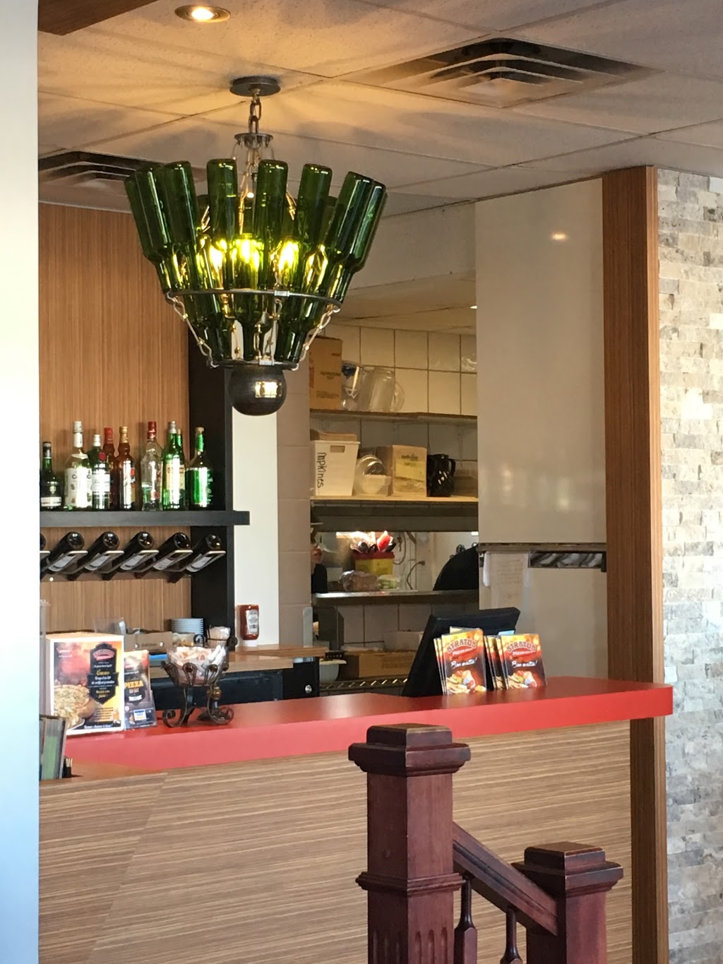 Stratos Pizzeria | 420 Boulevard Saint Laurent E, Louiseville, QC J5V 1H9, Canada | Phone: (819) 228-7777