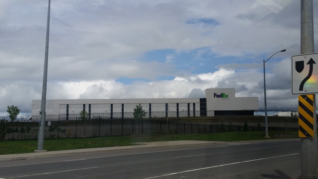 Fedex Distribution Centre | 8964 York Regional Rd 27, Woodbridge, ON L4L 1A7, Canada | Phone: (800) 463-3339