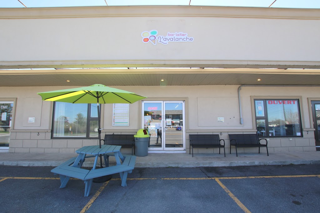 Bar Laitier lAvalanche | 475 Boulevard Saint-Joseph O, Drummondville, QC J2E 0C6, Canada | Phone: (819) 474-3702