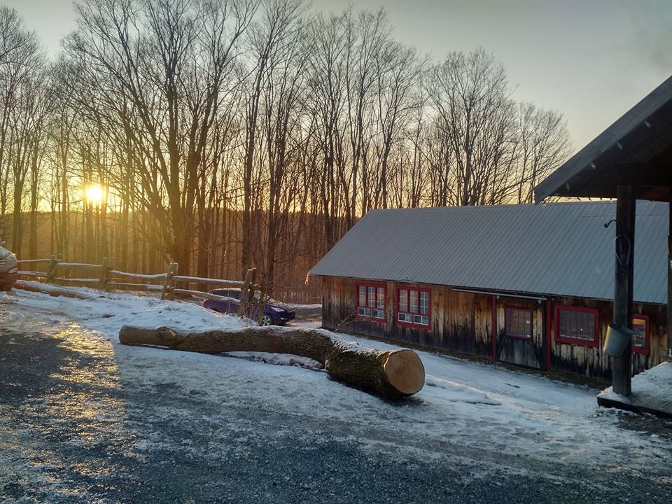 Érablière Hilltop | 4329 Chemin Symington, Dunham, QC J0E 1M0, Canada | Phone: (450) 295-2270