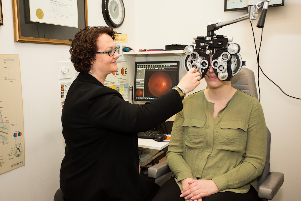 Optimed Optometry Clinic (Hillside) | 1644 Hillside Ave #24, Victoria, BC V8T 2C5, Canada | Phone: (250) 592-0684