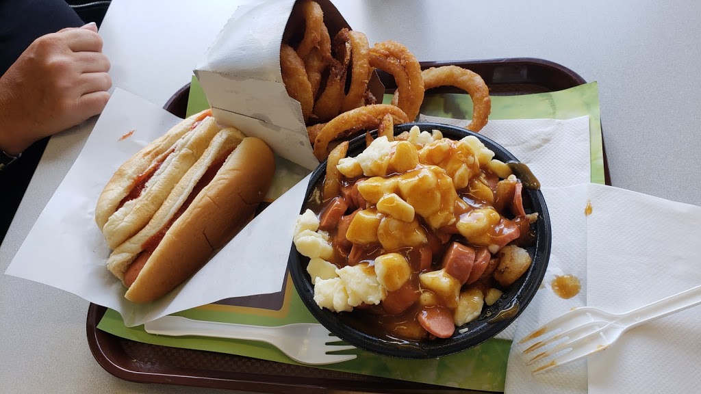 Restaurant Le Petit Quebec 9100 Rue Sherbrooke E, Montréal, QC H1L