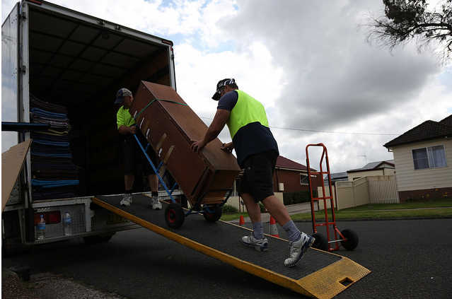 EVERYDAY CANADIAN MOVING | 780 Keewatin St, Winnipeg, MB R2R 1S5, Canada | Phone: (204) 799-2251