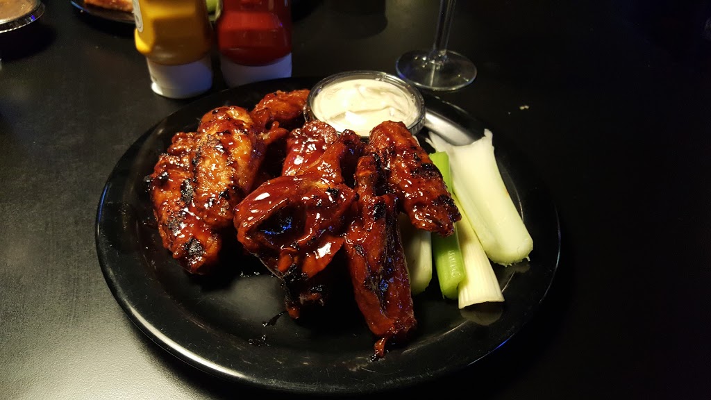 Duffs Famous Wings | 3090 Orchard Park Rd, Buffalo, NY 14224, USA | Phone: (716) 674-7212