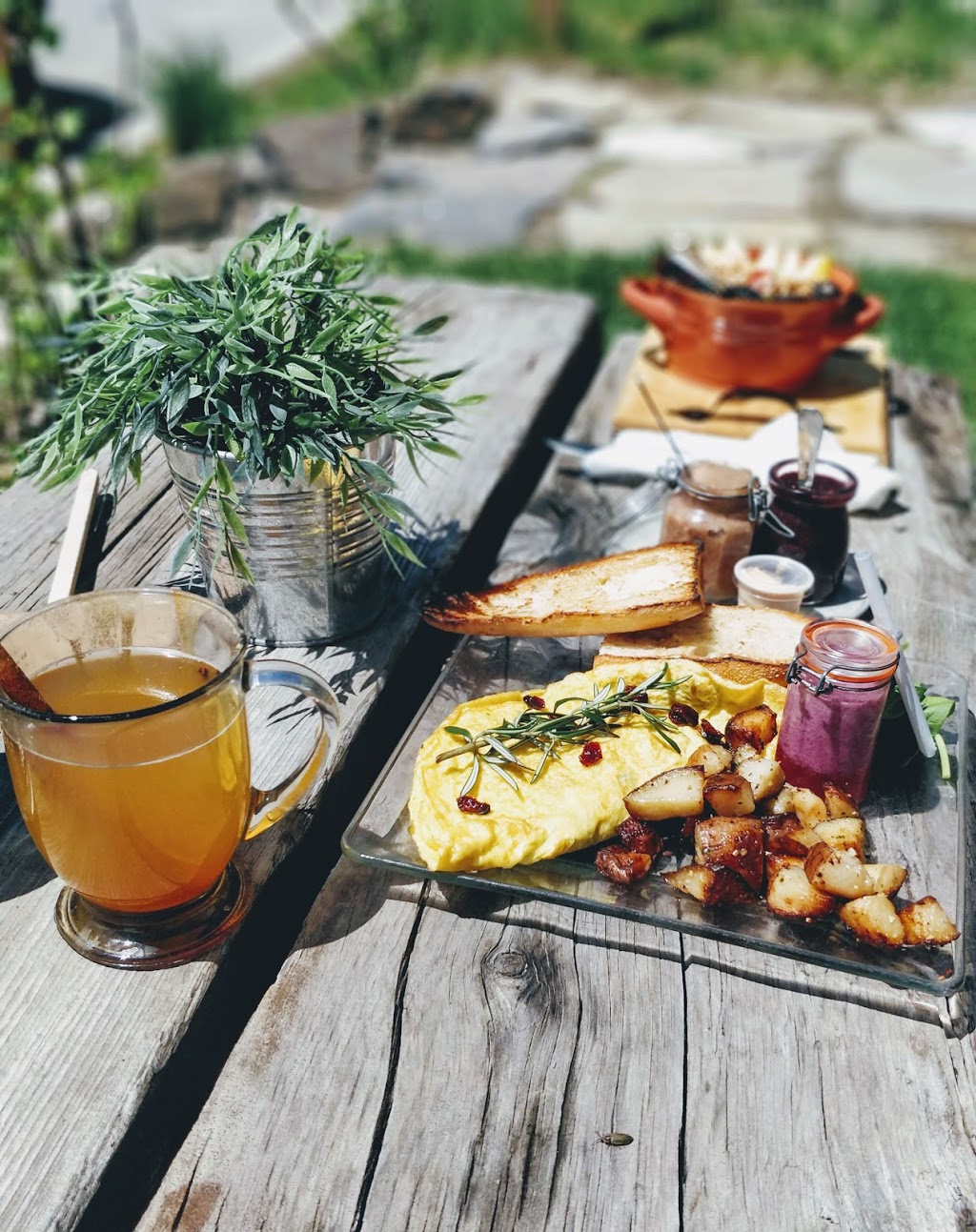 Cest La Vie Café | 1347 Rue de la Sapinière, Val-David, QC J0T 2N0, Canada | Phone: (819) 320-0273