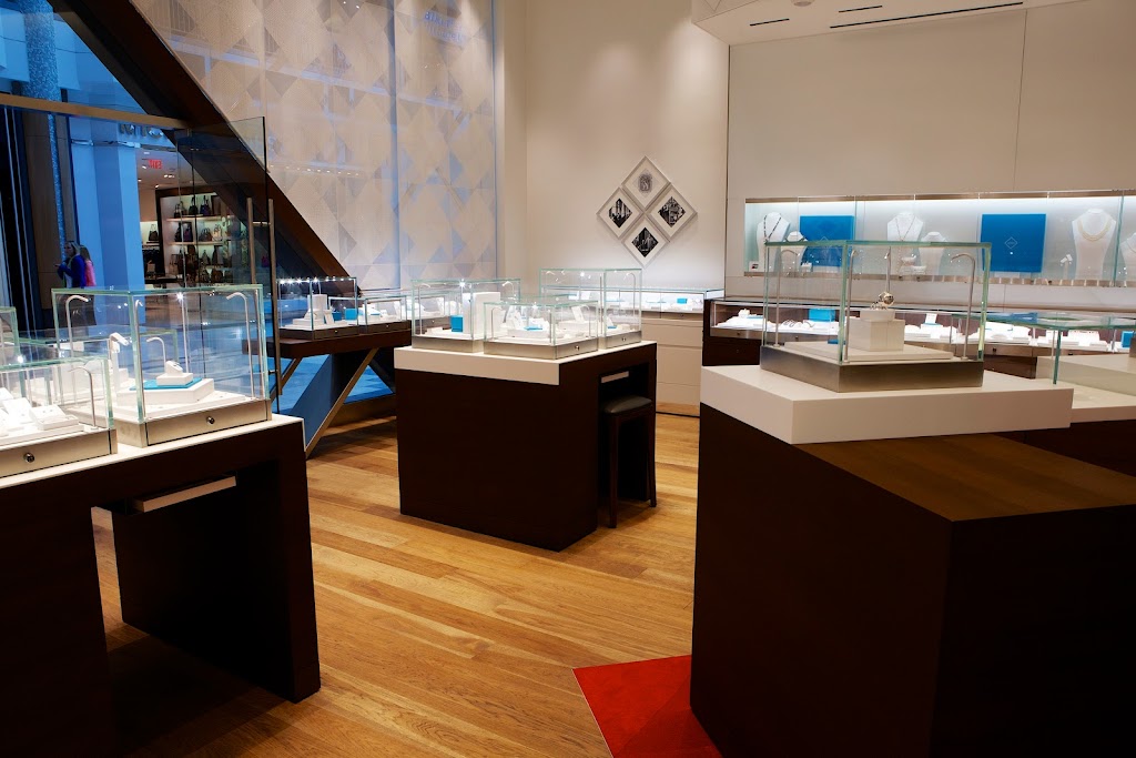 Maison Birks | 900 Maple Ave #13A, Burlington, ON L7S 2J8, Canada | Phone: (905) 634-0599
