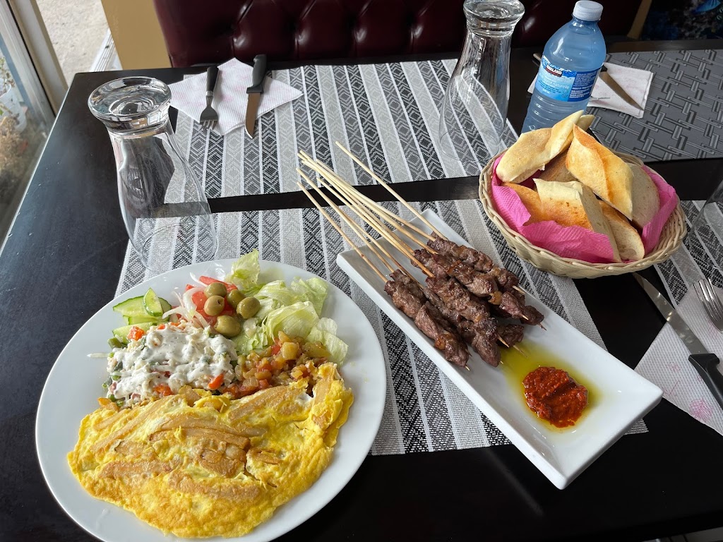 Restaurant lAquarium | 4745 Rue Jean-Talon E, Saint-Léonard, QC H1S 1K2, Canada | Phone: (438) 380-2910