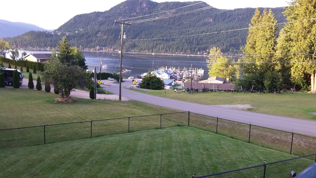 Suite As it Gets Vacation Rental/B&B | 2483 Marine Pl, Blind Bay, BC V0E 1H1, Canada | Phone: (250) 675-4698