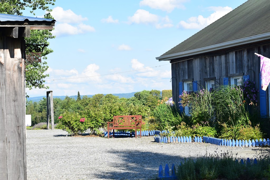Bleu Lavande (Blue Lavender) | 2525 Rue Principale O, Magog, QC J1X 0J4, Canada | Phone: (819) 843-5857