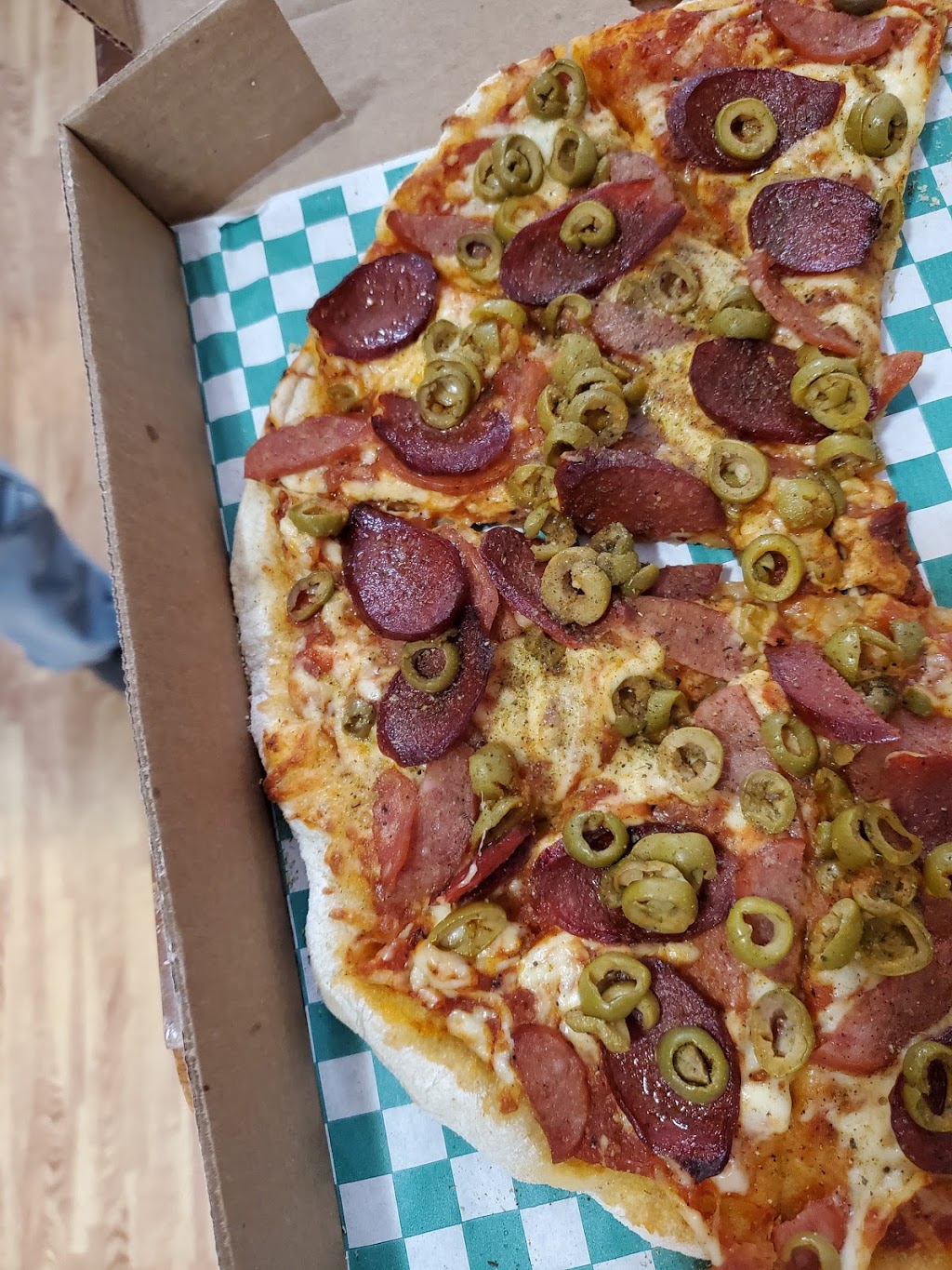 Taps Pizza & Wings | 9281 Beachwood Rd, Collingwood, ON L9Y 3Z1, Canada | Phone: (705) 445-1444