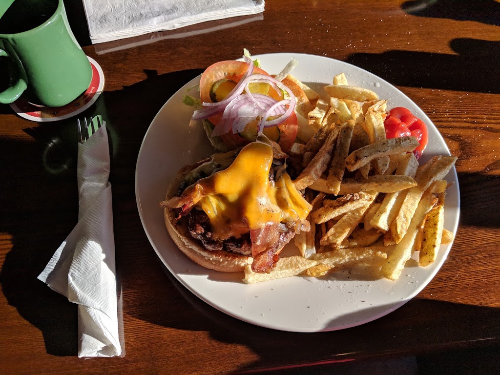 Game On Sports Bar And Grill | 3701 De Wolf Way, Merritt, BC V1K 1C4, Canada | Phone: (250) 315-1022