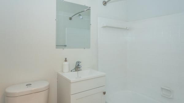 621 Cummings Avenue Apartments | 621 Cummings Ave, Ottawa, ON K1K 2K6, Canada | Phone: (833) 462-4893