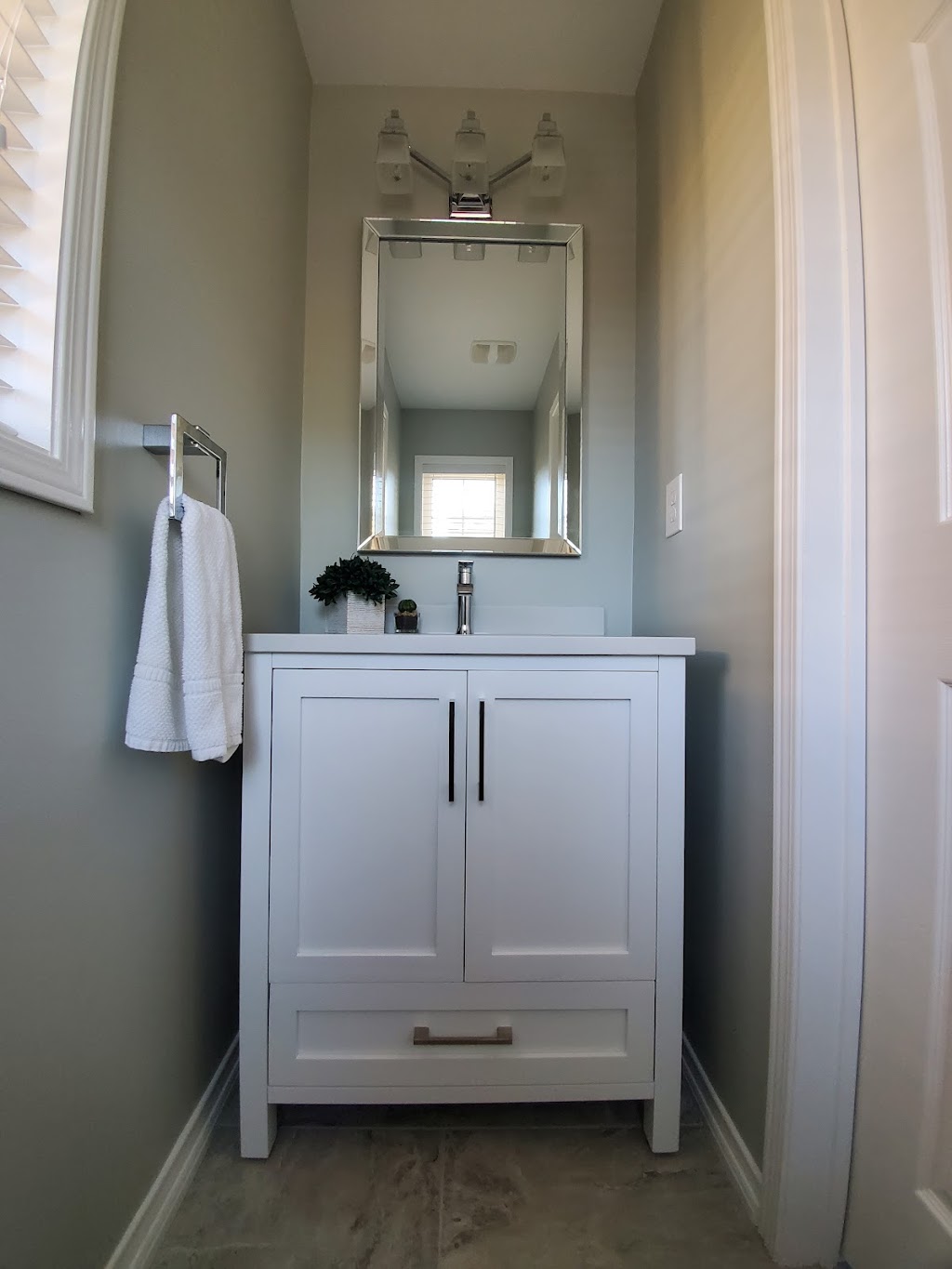 Genno’s Renos | 1287 McClure Ct, Oshawa, ON L1H 8H2, Canada | Phone: (905) 424-3007