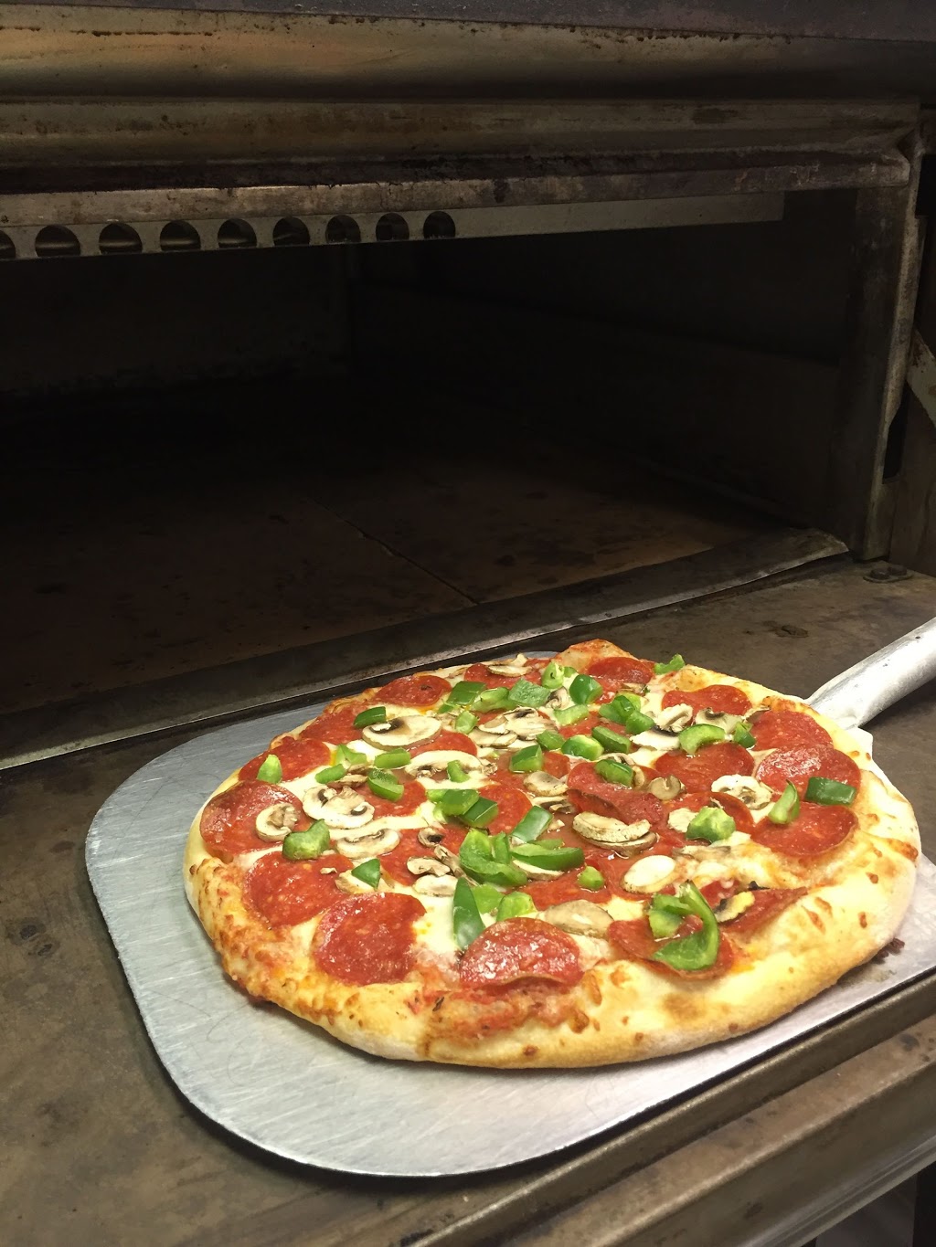 Bernies Pizza | 52 Queen St #3, Gilford, ON L0L 1R0, Canada | Phone: (705) 458-2001