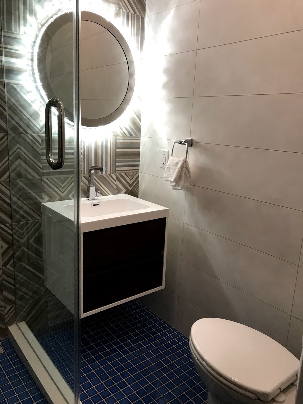 TheWestlake Hotel | 2847 Lake Shore Blvd W, Etobicoke, ON M8V 1H8, Canada