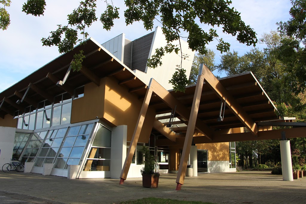 Surrey Libraries - Newton Library | library | 13795 70 Ave, Surrey, BC V3W 0E1, Canada | 6045987400 OR +1 604-598-7400