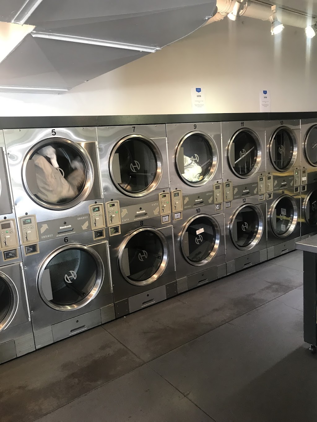 Oaksville Laundromat | 3099 Oak St, Vancouver, BC V6H 2K8, Canada | Phone: (604) 734-9274