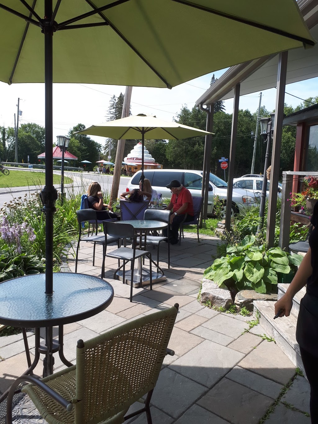 Suwans Thai Cuisine | 3 Invergordon Ave, Minden, ON K0M 2K0, Canada | Phone: (705) 286-1532