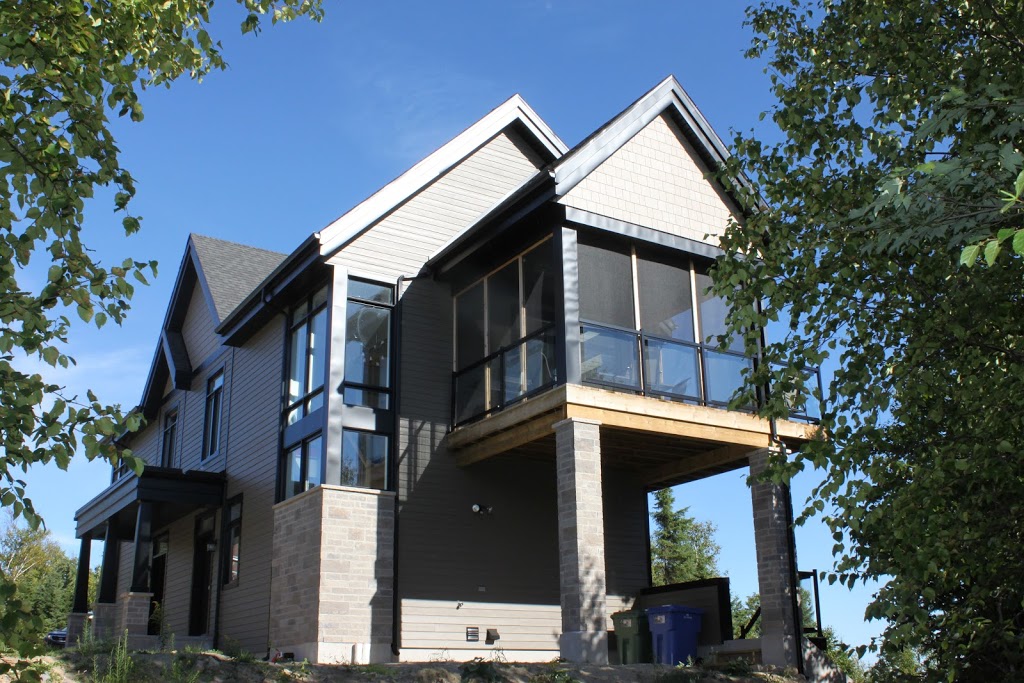 Chalet de la Bleuetiere | 8 Chemin de la Bleuetière, Petite-Rivière-Saint-François, QC G0A 2L0, Canada | Phone: (514) 824-7324