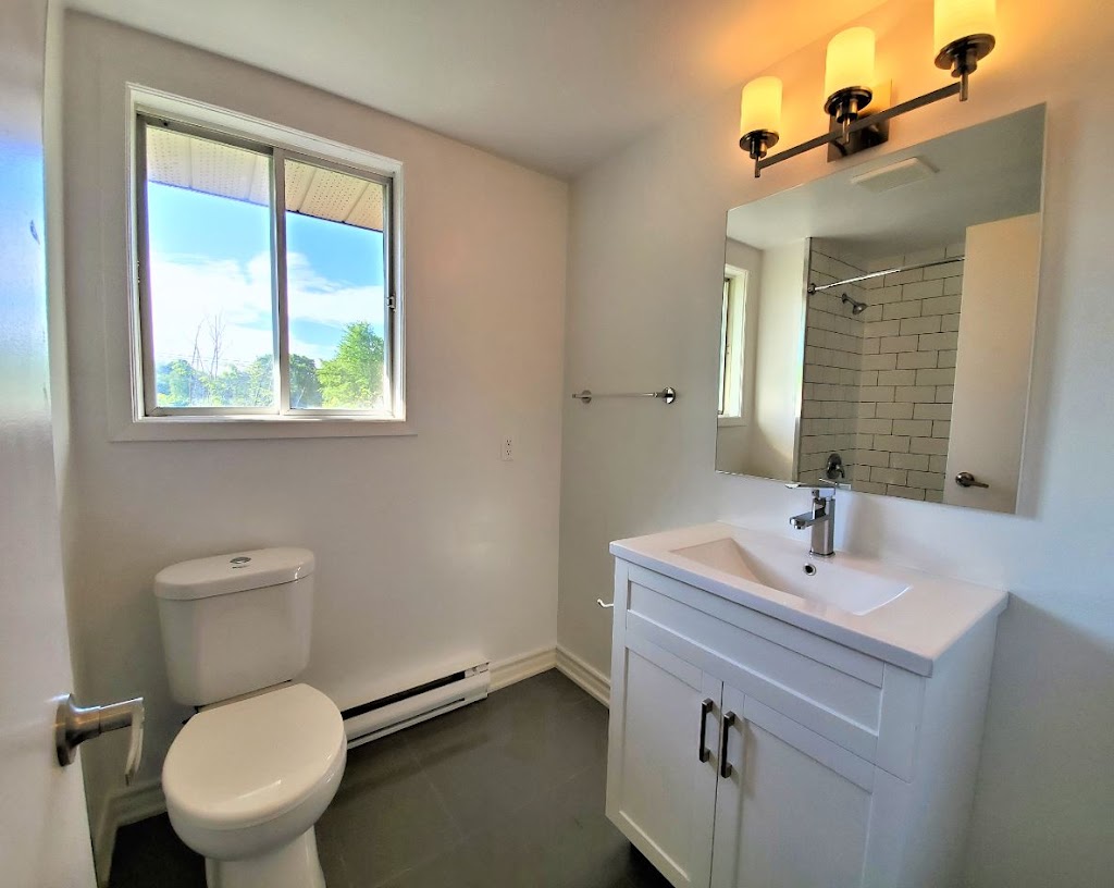 170 Grove Manor - Rental Apartments | 170 Grove St E, Barrie, ON L4M 2P7, Canada | Phone: (249) 359-6365