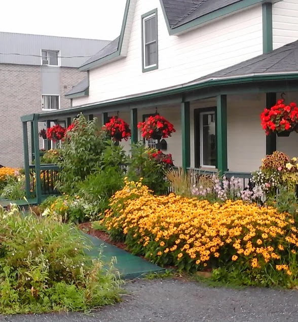 Restaurant & Traiteur La Couquerie | 200 Rue Albert, Cowansville, QC J2K 2W5, Canada | Phone: (450) 263-1874