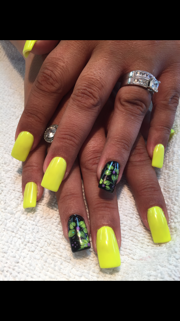 Hot Nails | 725 Ottawa St S, Kitchener, ON N2E 3H5, Canada | Phone: (519) 571-8566