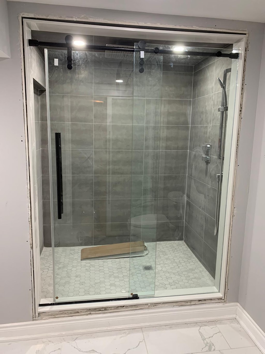 Sma painting & renovations | 767 Limeridge Rd E, Hamilton, ON L8W 1A4, Canada | Phone: (416) 799-8589