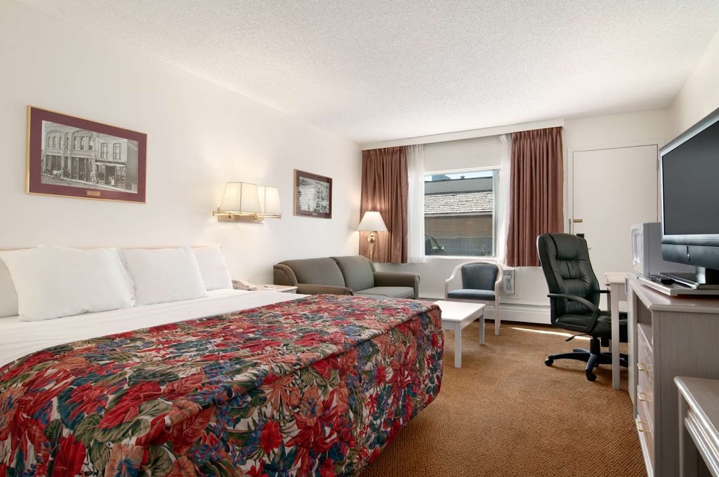 Travelodge by Wyndham Calgary South | 7012 Macleod Trail S, Calgary, AB T2H 0L3, Canada | Phone: (403) 253-1111