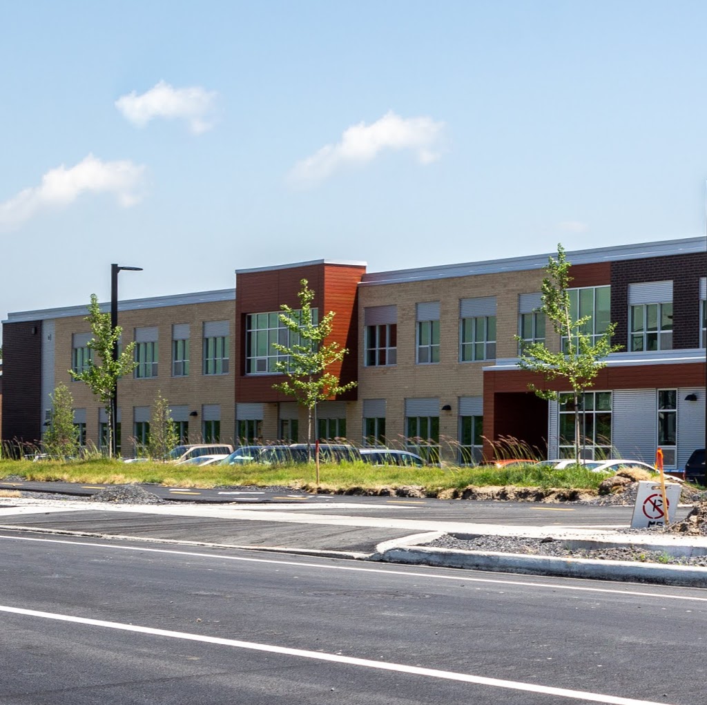 École Du Jardin-Bienville | 3950 Rue Bernard-Hubert, Saint-Hubert, QC J3Y 0T4, Canada | Phone: (450) 679-9682