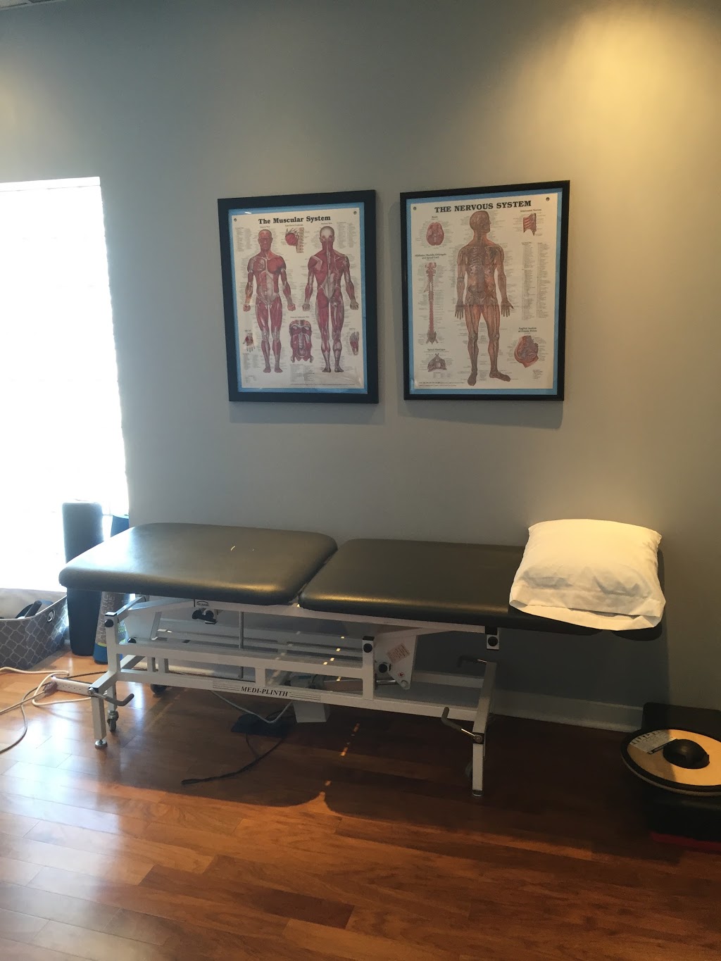 Parkway Back & Foot Clinic | 910 Queenston Rd, Stoney Creek, ON L8G 1B5, Canada | Phone: (905) 662-9835