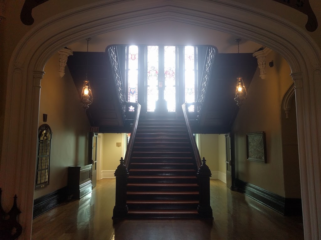 Trafalgar Castle School | 401 Reynolds St, Whitby, ON L1N 3W9, Canada | Phone: (905) 668-3358