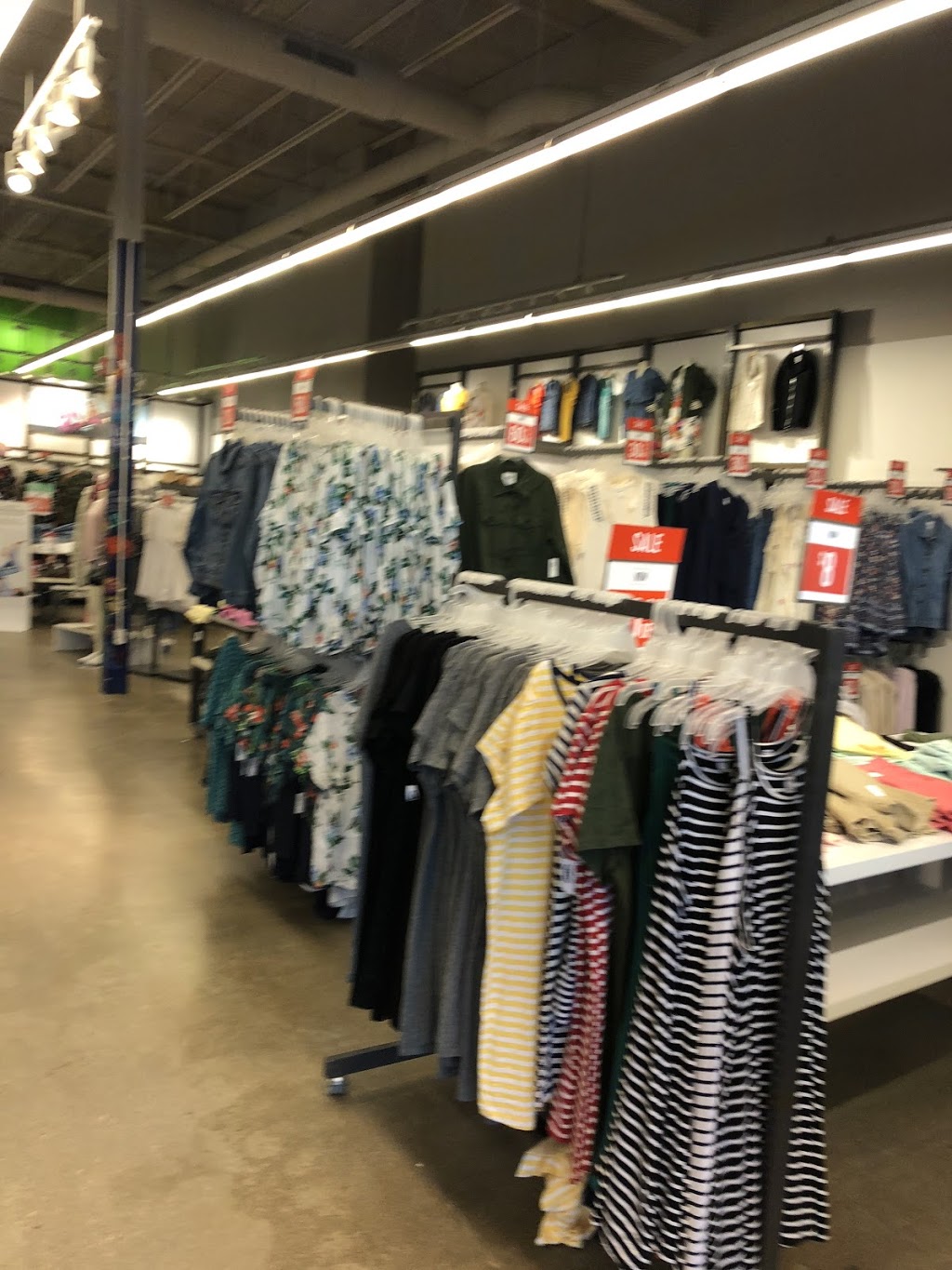 Old Navy | 830 St James St, Winnipeg, MB R3G 3J7, Canada | Phone: (204) 786-3868