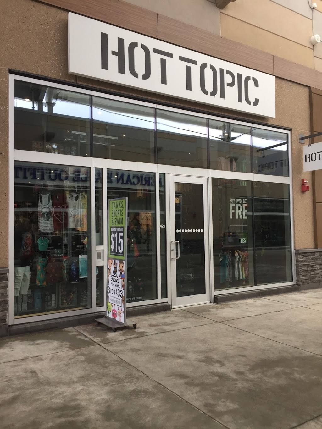 Hot Topic | 300, 429 Taylor Rd S S4 RM, Niagara-on-the-Lake, ON L0S 1J0, Canada | Phone: (905) 641-2253