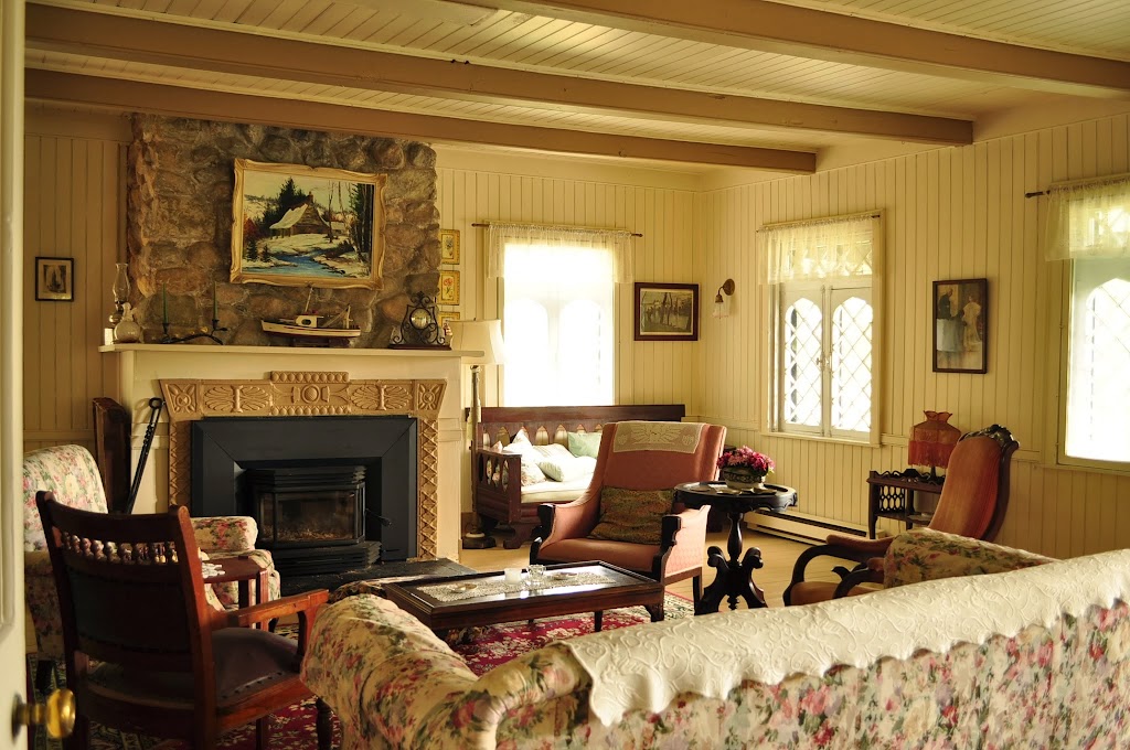 Auberge la Châtelaine | 830 Chem. des Falaises, La Malbaie, QC G5A 2V7, Canada | Phone: (418) 665-4064