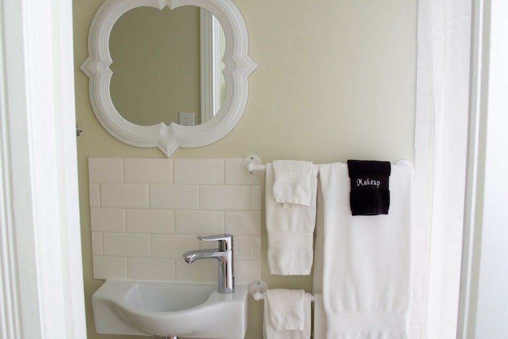 Colborne Bed and Breakfast | 72 Colborne St, Goderich, ON N7A 2V9, Canada | Phone: (519) 524-7400