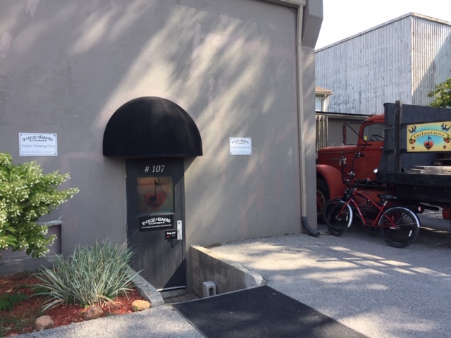 Gig Lab | 33 Villiers St, Toronto, ON M5A 1A9, Canada | Phone: (416) 461-2245