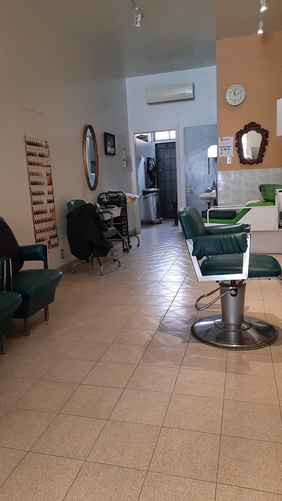 Antonio & Gino Haute Coiffure pour Elle & Lui | 1663 Rue Poirier, Saint-Laurent, QC H4L 1J2, Canada | Phone: (514) 744-0062