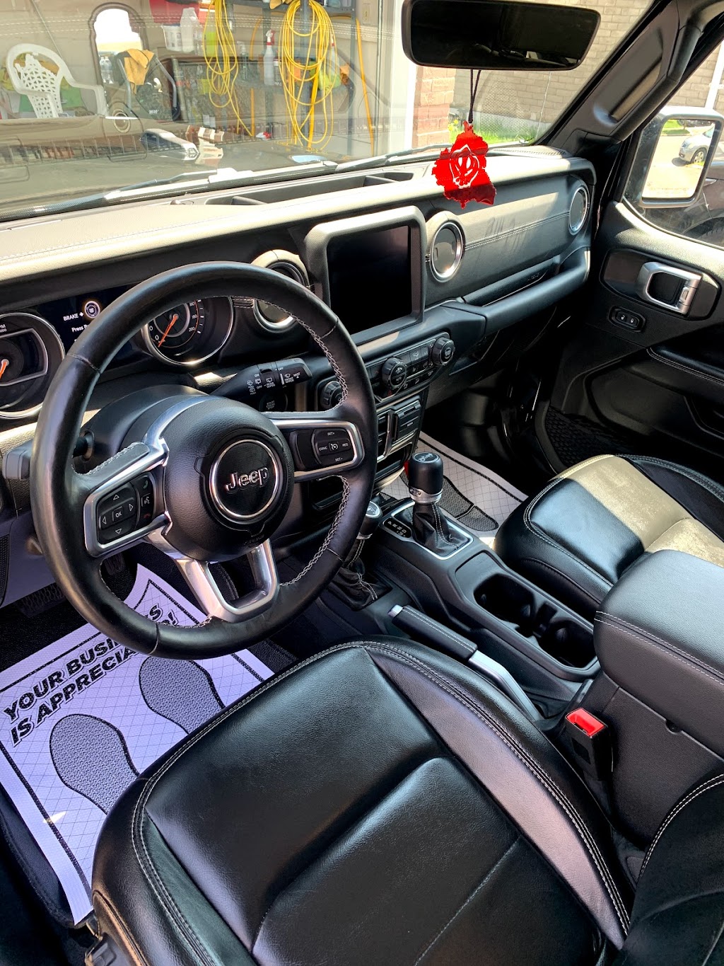 Deluxe Detailing Brampton | 43 Timberlane Dr, Brampton, ON L6Y 4B3, Canada | Phone: (647) 564-9766