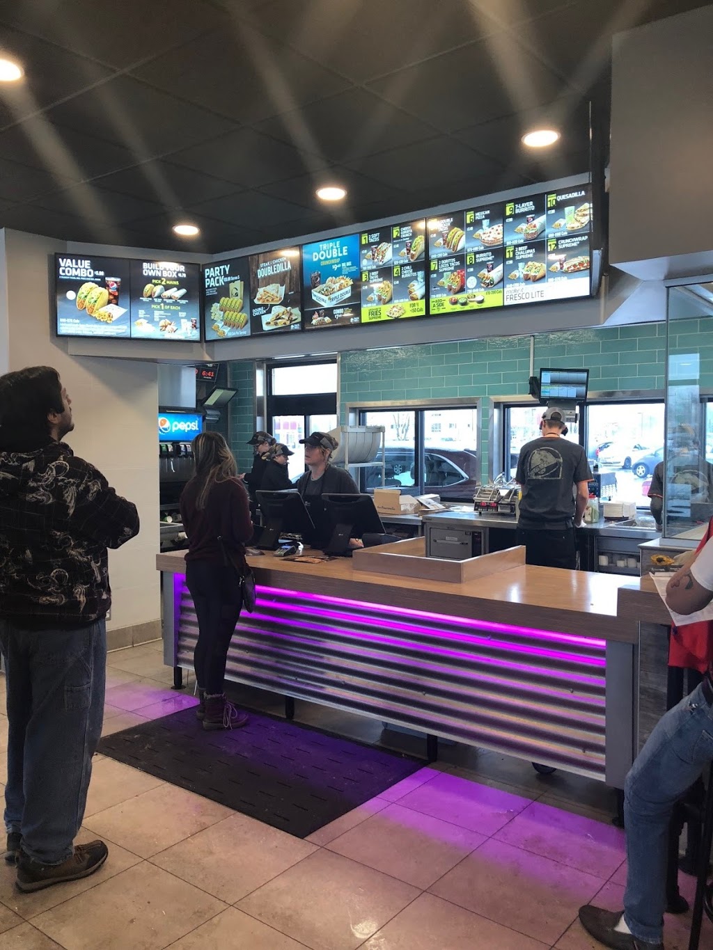 Taco Bell | 68 King George Rd, Brantford, ON N5W 3C1, Canada | Phone: (519) 753-1696