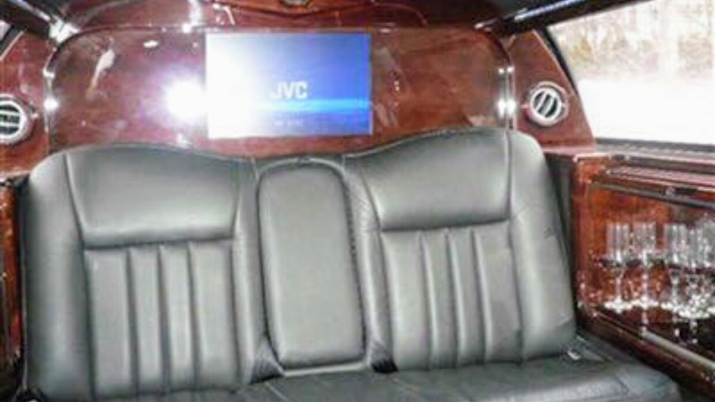 Niagara On The Lake Limousine | 4346 Fourth Ave Unit 4, Niagara Falls, ON L2E 4N2, Canada | Phone: (905) 356-4500