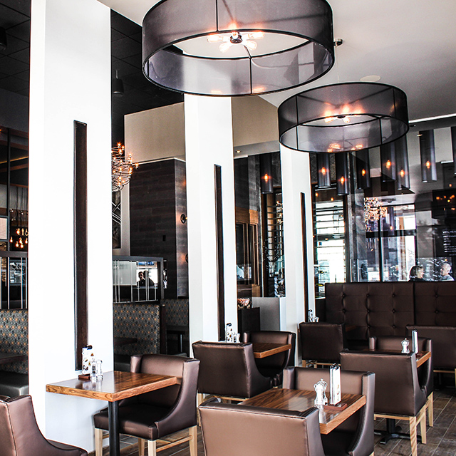 Rôtisserie St-Hubert | 2000 Rue de lInterlude, Québec, QC G3K 0R6, Canada | Phone: (418) 694-1234