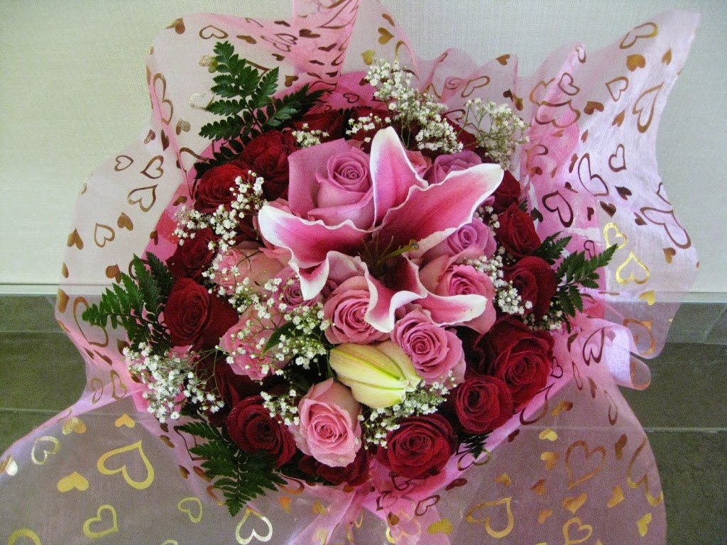 Bayshore Flowers | 100 Bayshore Dr, Nepean, ON K2B 8C1, Canada | Phone: (613) 828-6633