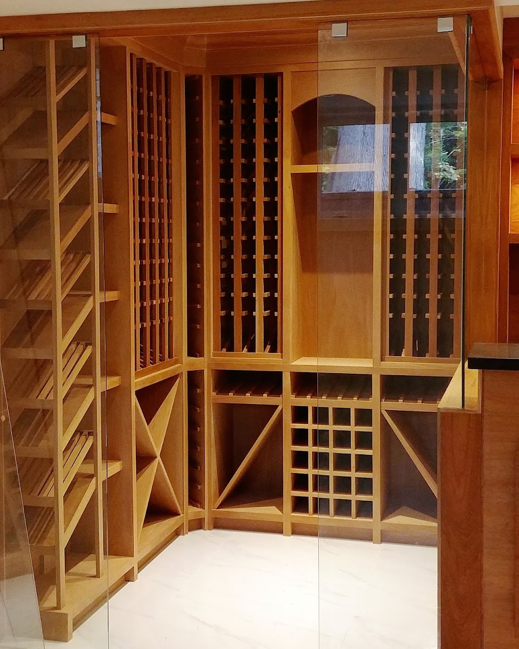 WoodLux Custom Carpentry Inc | 49 Glen Elm Ave #218, Toronto, ON M4T 1V2, Canada | Phone: (647) 860-5316